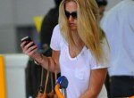 bar-refaeli-va-t-elle-s-en-sortir-avec-ses-bagages-8518329hfycq_2041 (1)